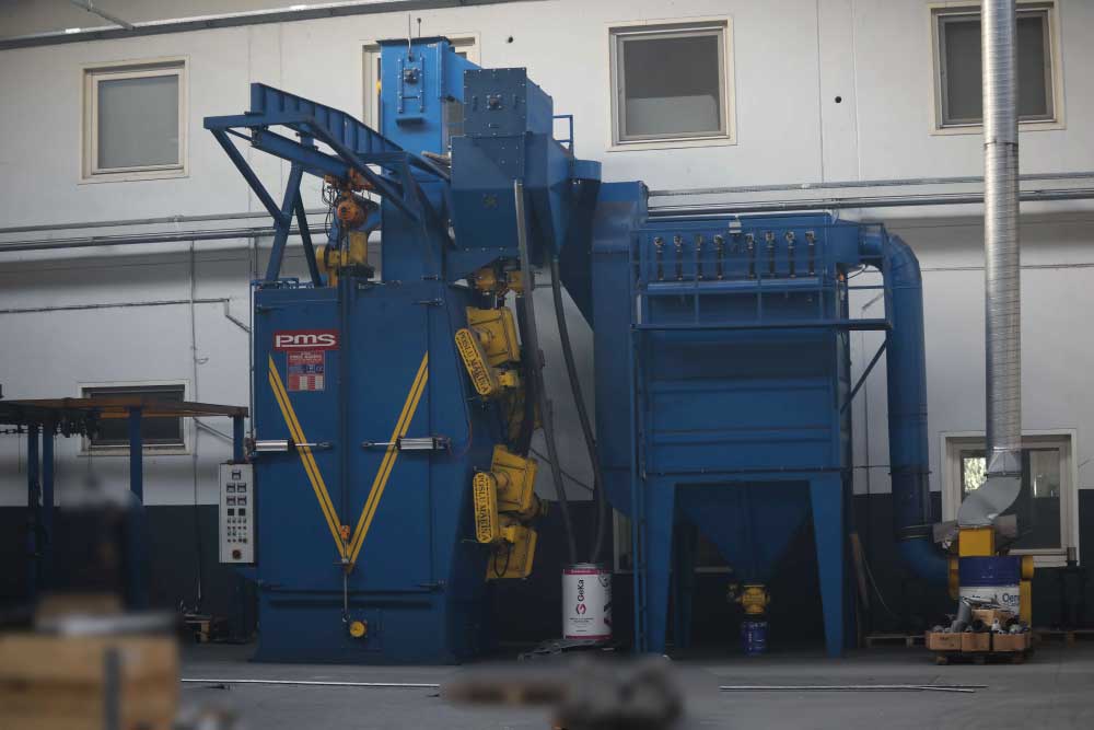  What is the working principle of hanging blasting machine?